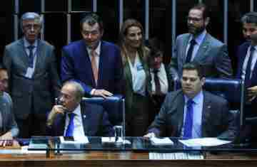  Senado aprova projeto que proíbe empréstimo consignado não autorizado 
